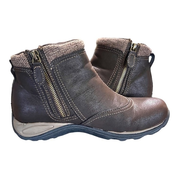 EASTLAND, BRIDGET, ANKLE BOOT. BROWN SYNTHETIC UPPER WITH FABRIC LINING. SIZE 6M - Picture 4 of 8